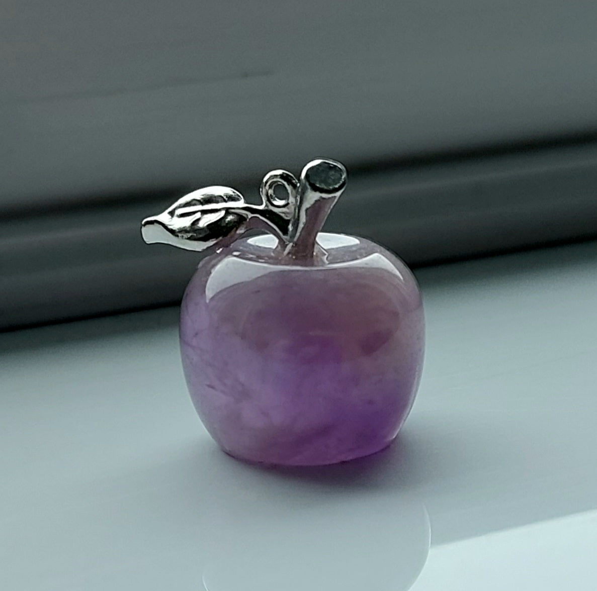 🍏 Les Pommes Sacrées – Pendentifs & Breloques en Pierres Naturelles
