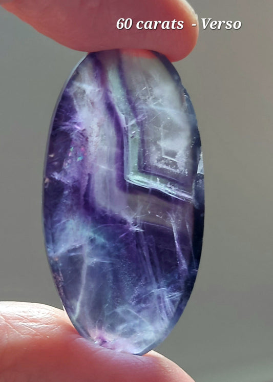 🏛️ Ovale des Temples Sacrés – Fluorite Mauve Intense (Grade AA)