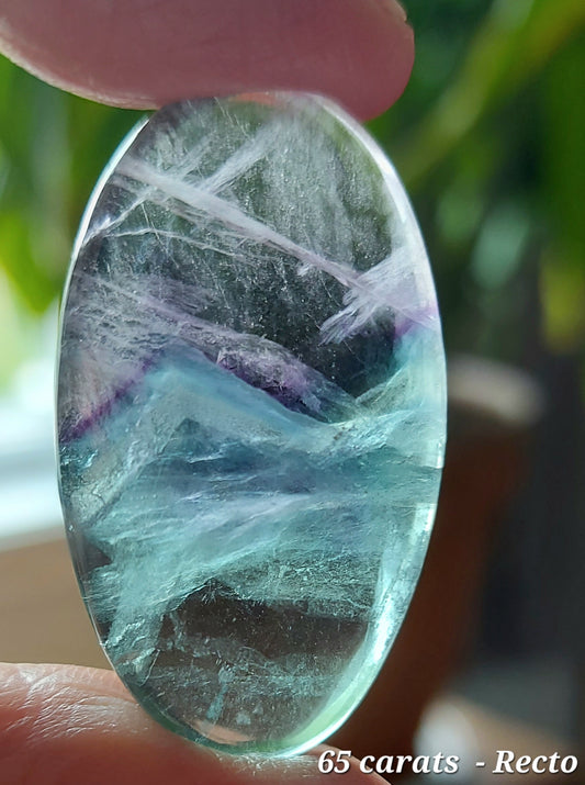 🌈 Ovale des Glaces Éternelles – Fluorite Arc-en-Ciel (Grade AA)