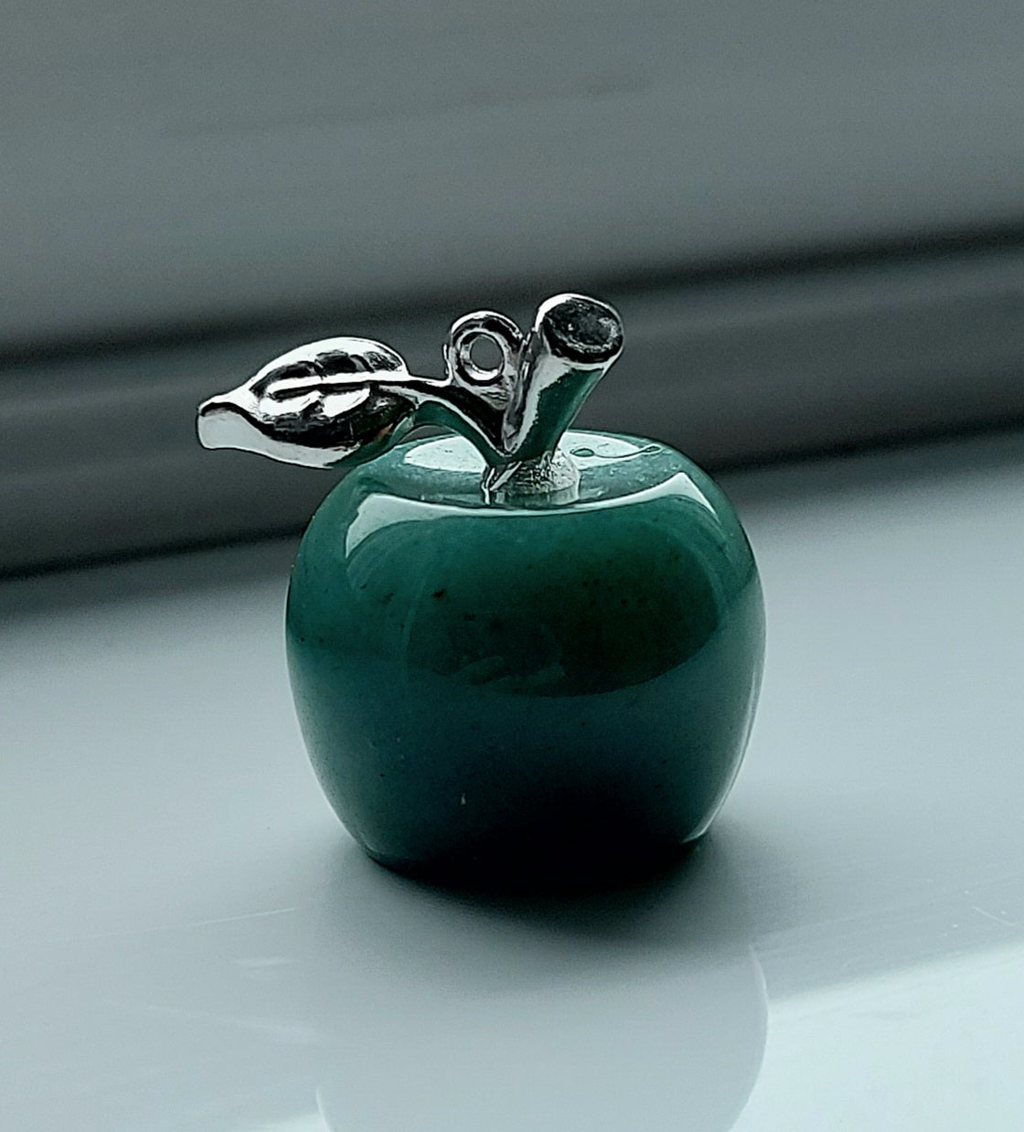 🍏 Les Pommes Sacrées – Pendentifs & Breloques en Pierres Naturelles