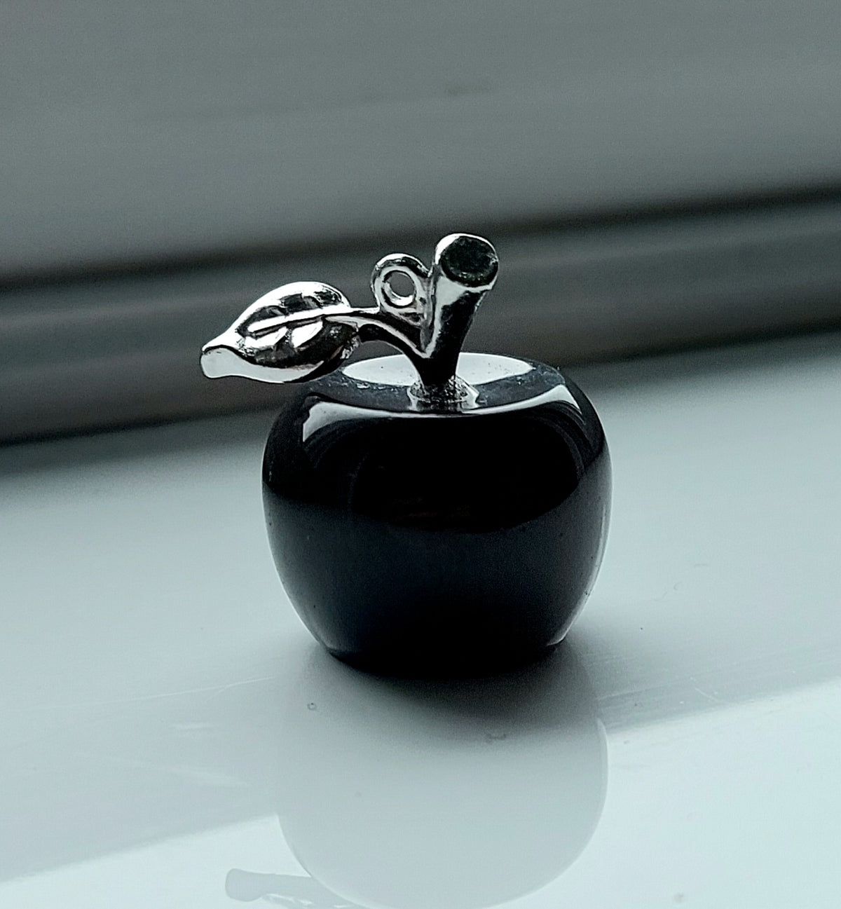🍏 Les Pommes Sacrées – Pendentifs & Breloques en Pierres Naturelles
