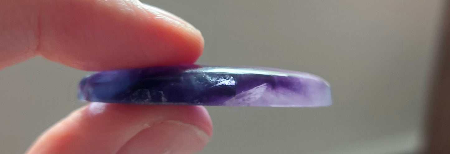 🏛️ Ovale des Temples Sacrés – Fluorite Mauve Intense (Grade AA)
