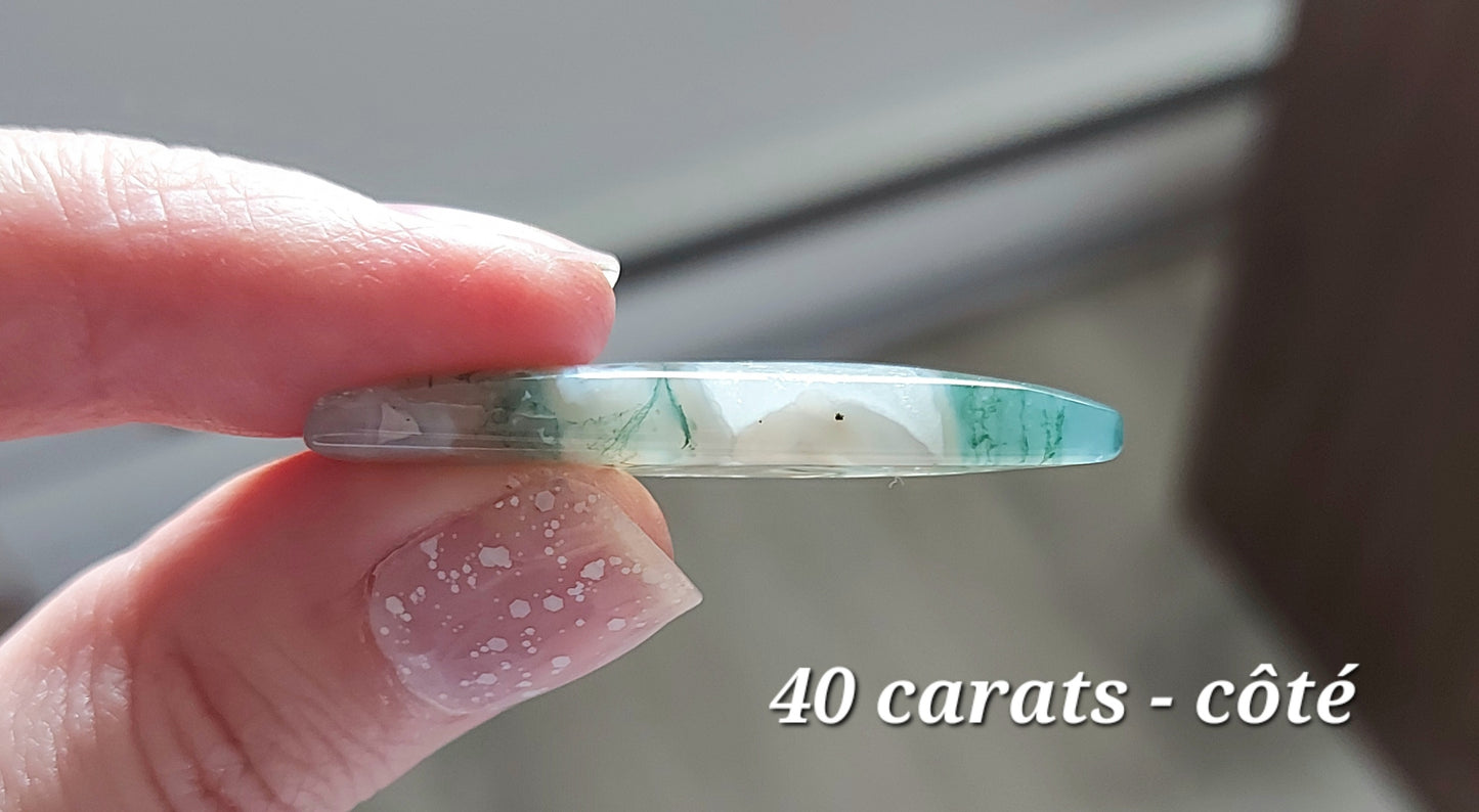 🌙 Croissant de Lune Sacré – Agate Mousse Verte d'Exception (Grade AAA)