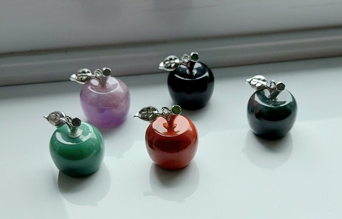 🍏 Les Pommes Sacrées – Pendentifs & Breloques en Pierres Naturelles